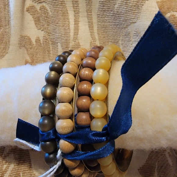 Beaded Bangle set (4) Vintage Bracelets - Picture 2 of 3